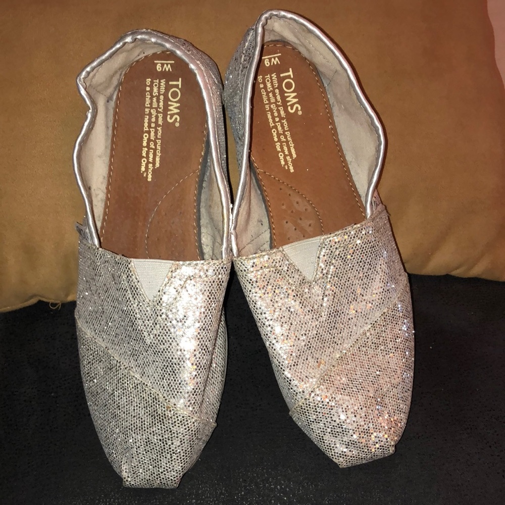 TOMS SPARKLY SILVER CANVAS SLIP ON SZ. 9W